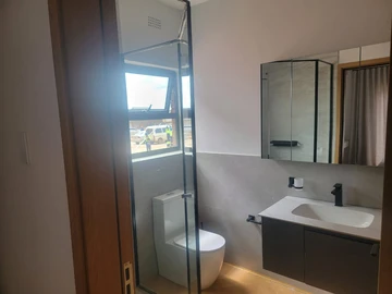 3 Bedroom Flat & Apartment