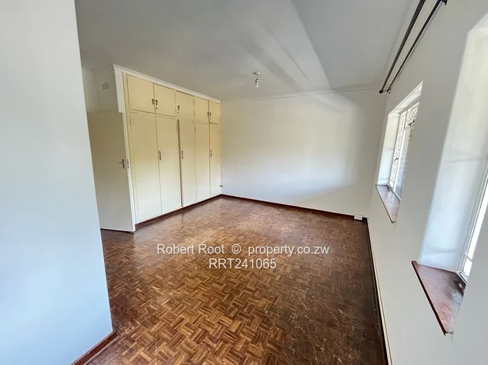 2 bed duplex flat in Avondale West