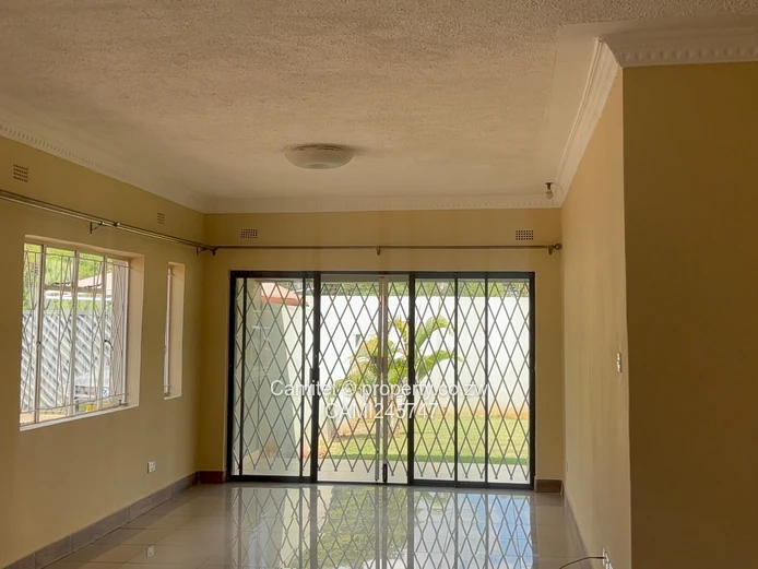 Spacious 3-Bed Garden Flat | Modern Kitchen & Borehole — Harare North