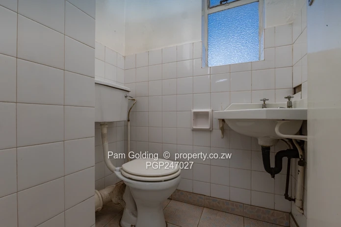 Well maintained 2 bedroom flat (Sole Mandate)