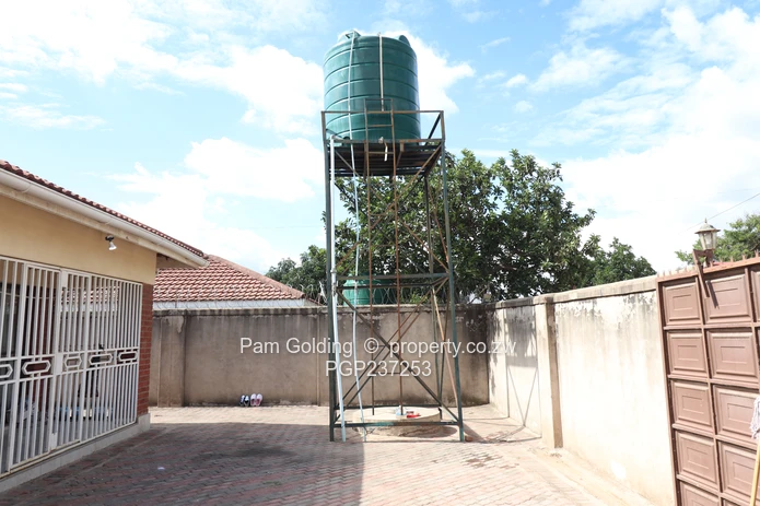 House for sale in Waterfalls/Picnic Park Area (Sole Mandate)