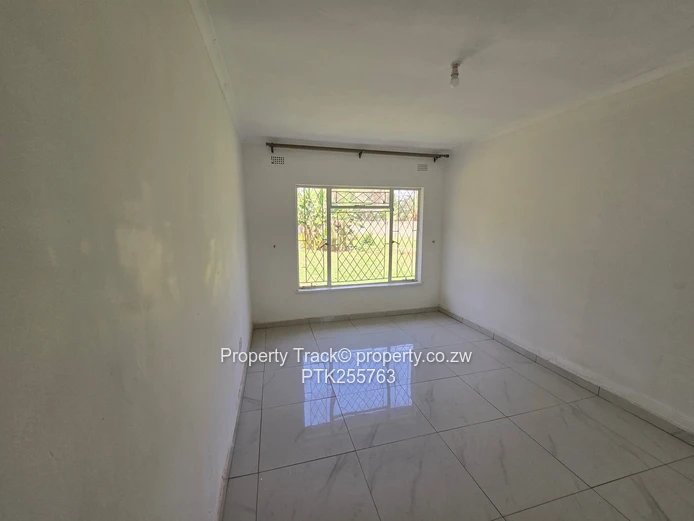 Neat house to let immediately available 