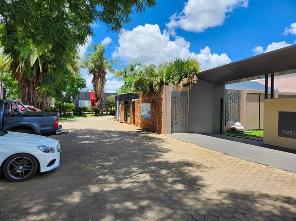 3 Bedroom Flat & Apartment