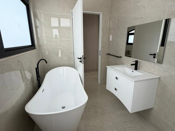 4 Bedroom Flat & Apartment