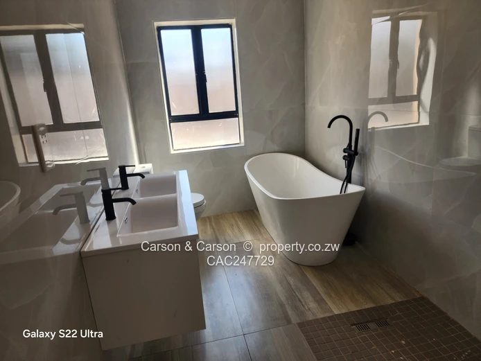 Modern 3-Bed, 2-Bath Garden Flat with Borehole – Borrowdale