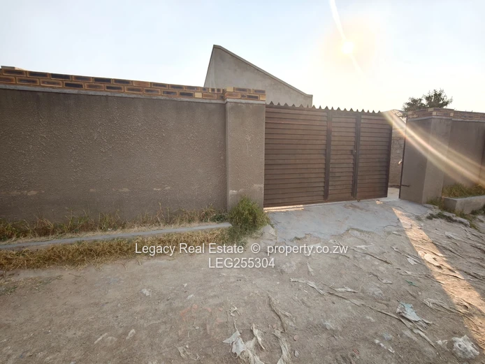 Secure Walled 4-Bed Home with Flatlet & Garage — Chitungwiza (Sole Mandate)