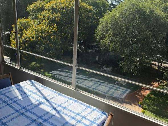 2 Bedroom Flat & Apartment