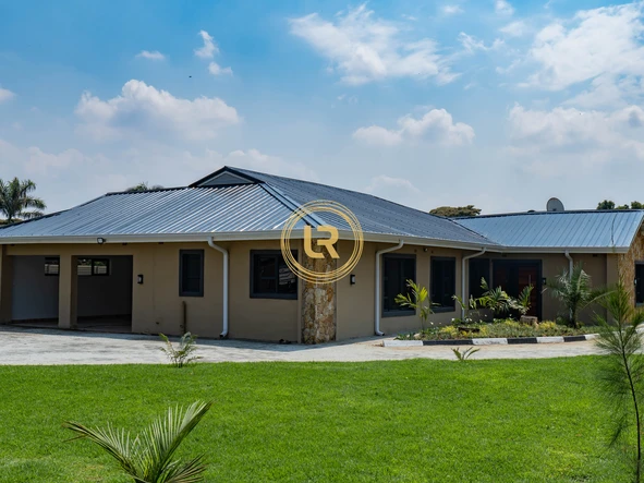 6 Bedroom House