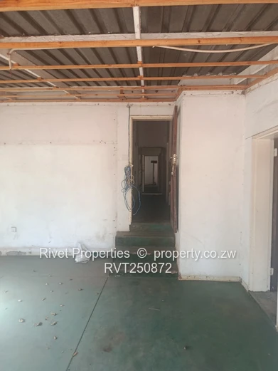 Spacious Highlands 5-Bed Home UNDER RENOVATION EXCELLENT LOCATION FOR ANYTHING (Sole Mandate)