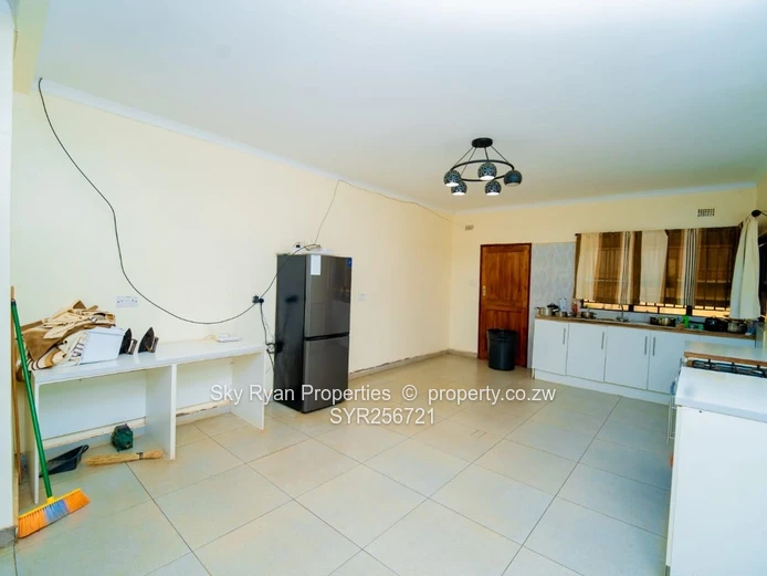 House For Sale (Boarding House) Gweru Adelaid Park 
