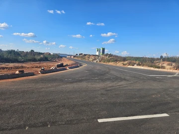 Commercial & Industrial Land