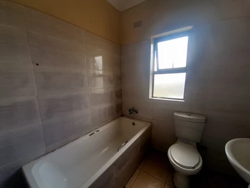 3 Bedroom Flat & Apartment