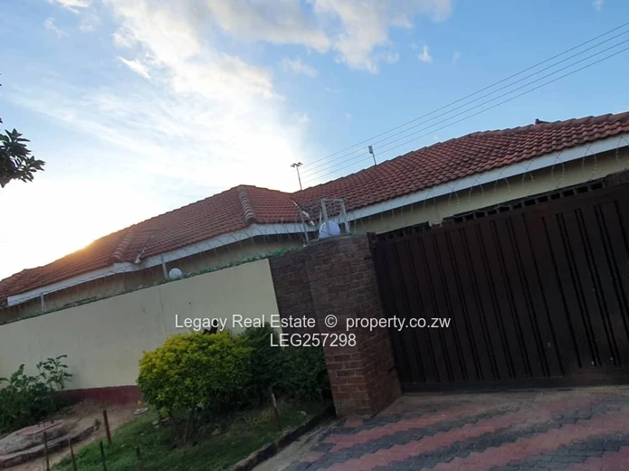 4BR Budiriro Home - Borehole, Modern Kitchen & Driveway