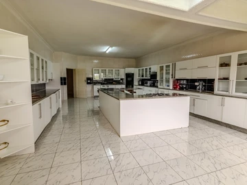 Farm & Agricultural Land