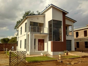 Charming Marlborough Townhouse Complex with Borehole
