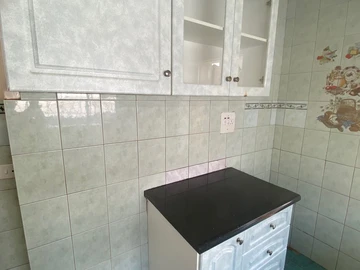 2 Bedroom Flat & Apartment
