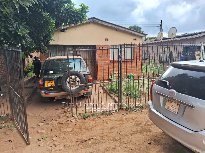 4-Bed Home with Verandah, Gated Yard & Good ZESA