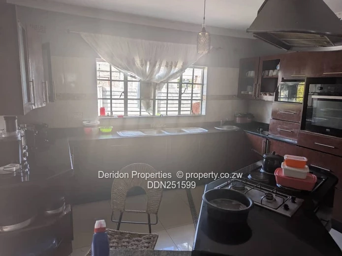 Spacious 5-Bed Family Home on 504m² in Damofalls