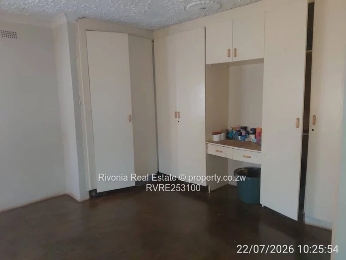 Spacious 4-Bed Westlea Home — Walled, Staff Quarters