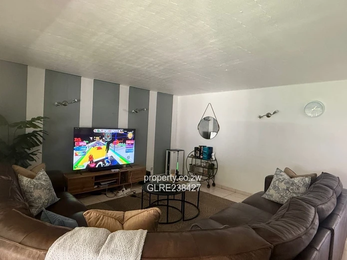 Spacious 2-bedroom flat in the heart of Avondale