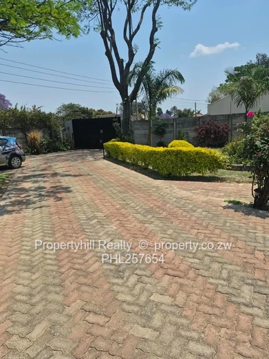 Greendale 3 bedroomed house & 2 bedroomed Cottage (Sole Mandate)