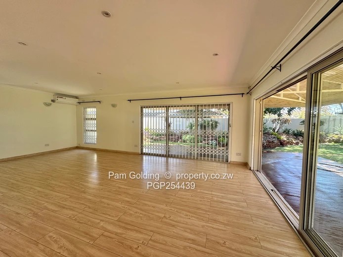 Newlands – Spacious 3 Bedroom Townhouse In Exclusive Complex