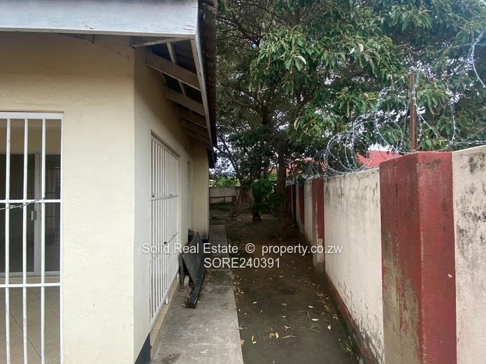 A Residential House For Sale In Mainway Meadows