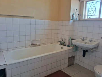 2 Bedroom Flat & Apartment