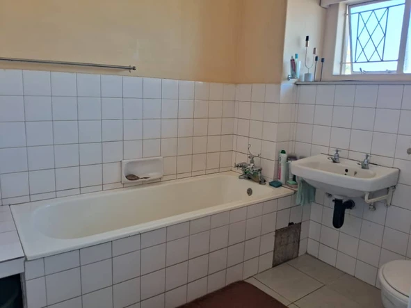 2 Bedroom Flat & Apartment