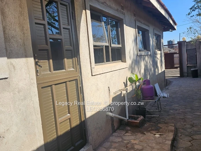 Renovated 4-Bed Waterfalls Home — Borehole , geyser & Modern Lounge