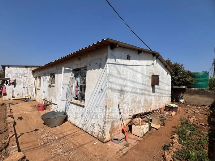 5 Bedroomed House in Emganwini For Sale