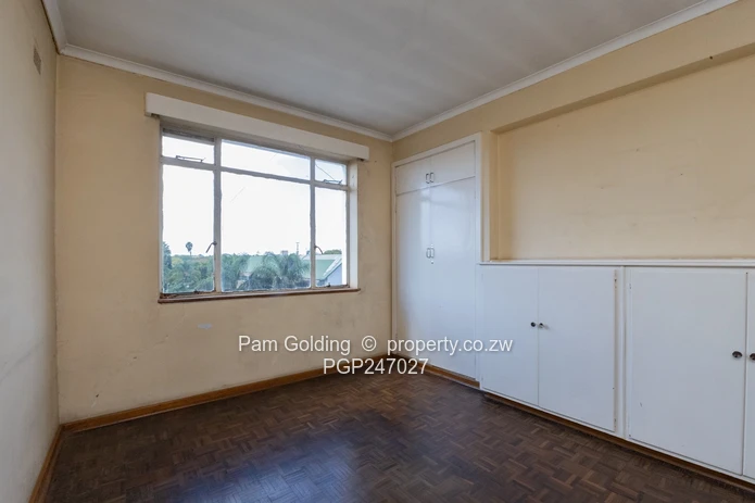 Well maintained 2 bedroom flat (Sole Mandate)