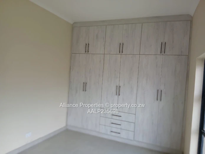 Newly Built 5-Bedroom Spacious, Stylish Cluster with Borehole in Strathaven 