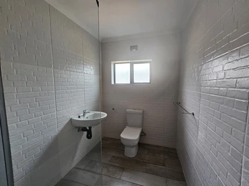 2 Bedroom Flat & Apartment