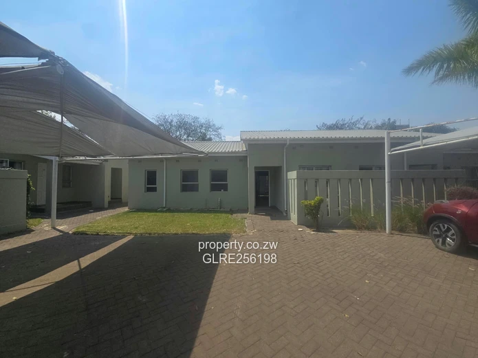 Sunlit 2-Bed, 2-Bath Newlands Flat with Borehole