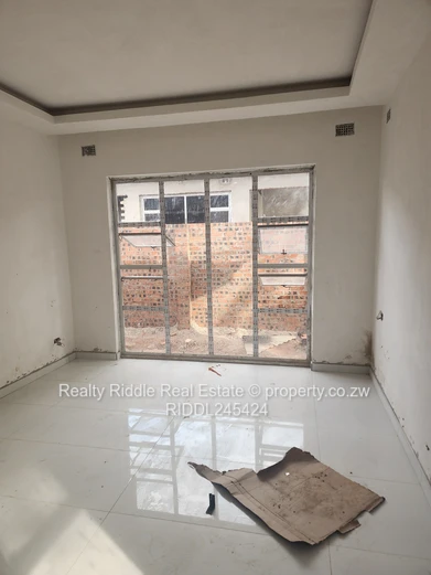 Emerald Hill: New 3-Bed Townhouse Complex w/ Borehole