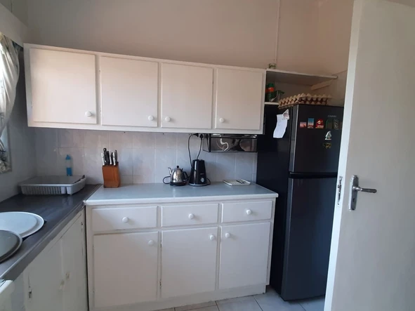 2 Bedroom Flat & Apartment