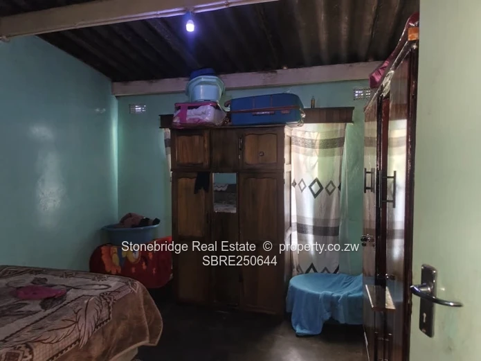 3 Bedroom House in Lobengula West For Rental