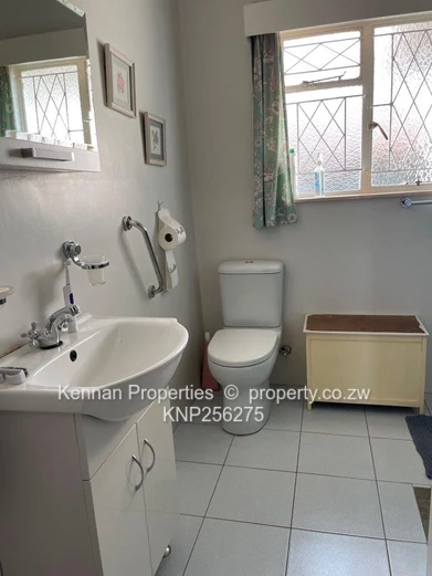 Spacious end unit garden flat apartment in Greendale North