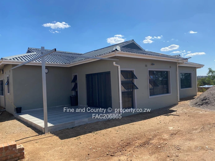 New 4-Bed Townhouse Complex in Buena Vista — Pool & Borehole