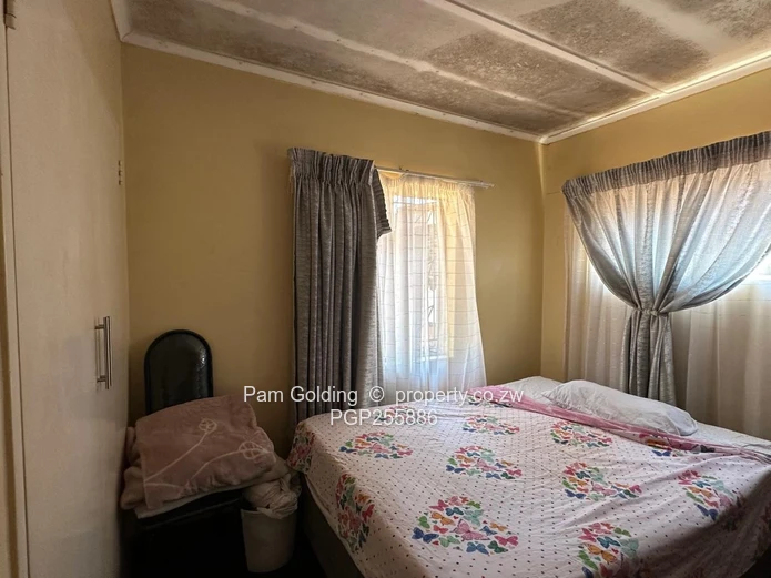Bulawayo East: 2-Bed Brick Home on 1,400m² with Borehole in Suburbs (Sole Mandate)