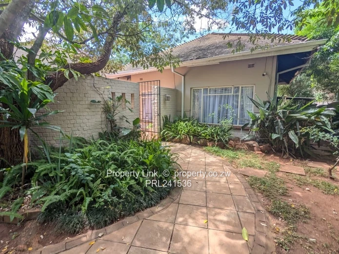 Home With Pool & Good Borehole - Available 1 May