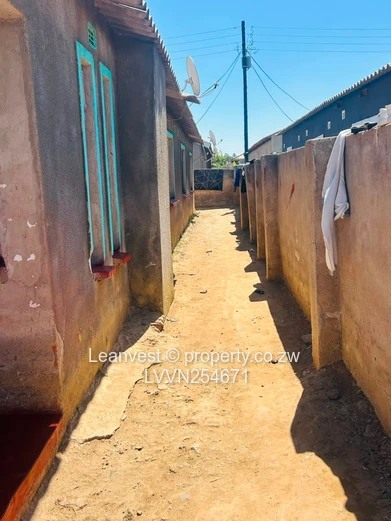 Spacious 6-Bed Home in Chitungwiza with Borehole