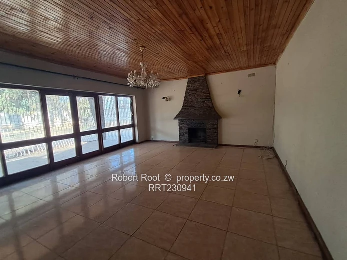 Spacious house with Harare Drive frontage!