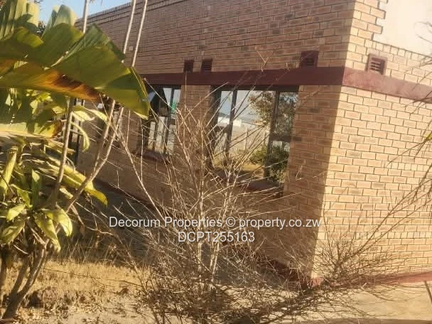 Single-Storey Brick Office to Rent in Damofalls (Sole Mandate)