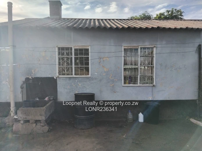 Neat 2-Bed Home in Mufakose - Garden, Good ZESA (Sole Mandate)