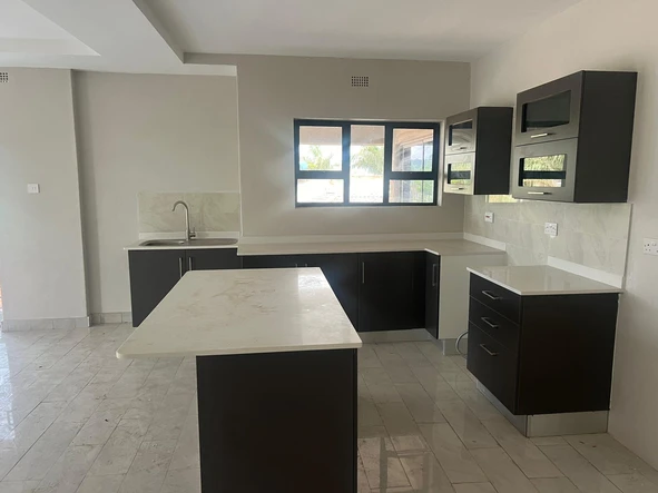 3 Bedroom Flat & Apartment