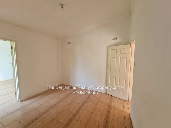 3 Bed 1 Bath Cottage to Let in Mt Pleasant 