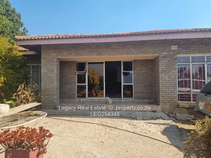 The Grange: 3-Bed Facebrick Home on 2,340m² — Flatlet & Fitted Kitchen (Sole Mandate)