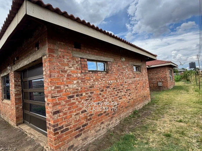 5-Bedroom Semi-Furnished Gem – Sandtone Phase?2